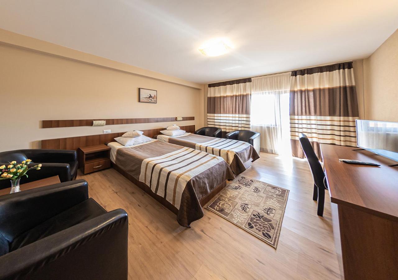 Hotel Crisana アラド エクステリア 写真