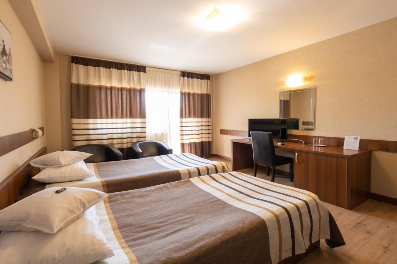 Hotel Crisana アラド エクステリア 写真