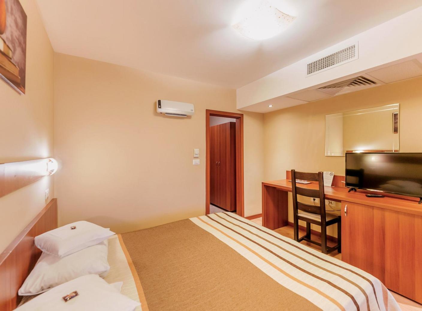 Hotel Crisana アラド エクステリア 写真
