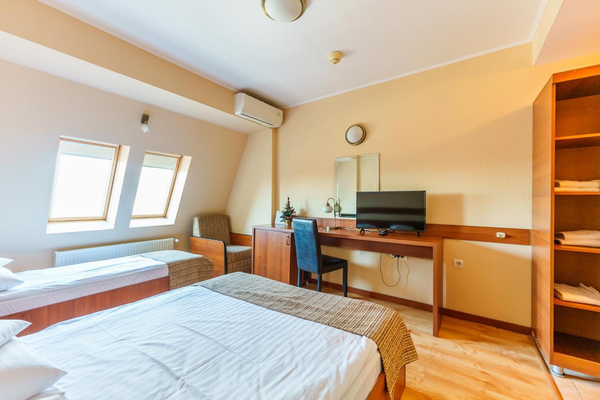 Hotel Crisana アラド エクステリア 写真