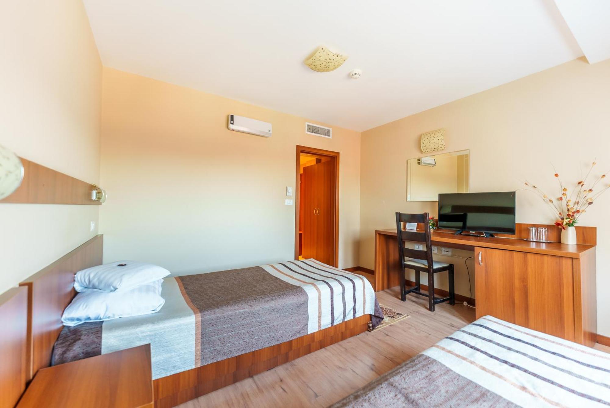 Hotel Crisana アラド エクステリア 写真