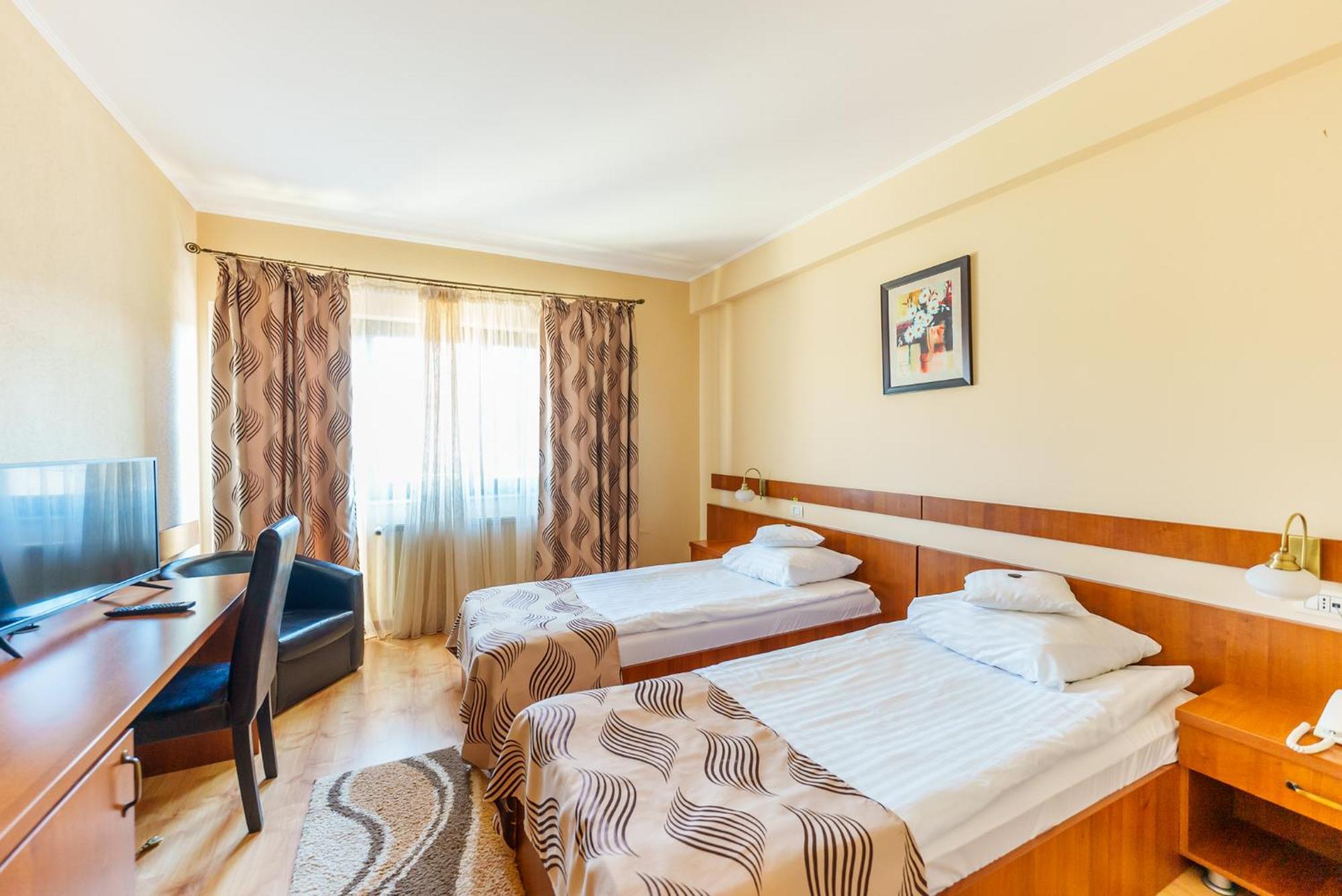 Hotel Crisana アラド エクステリア 写真