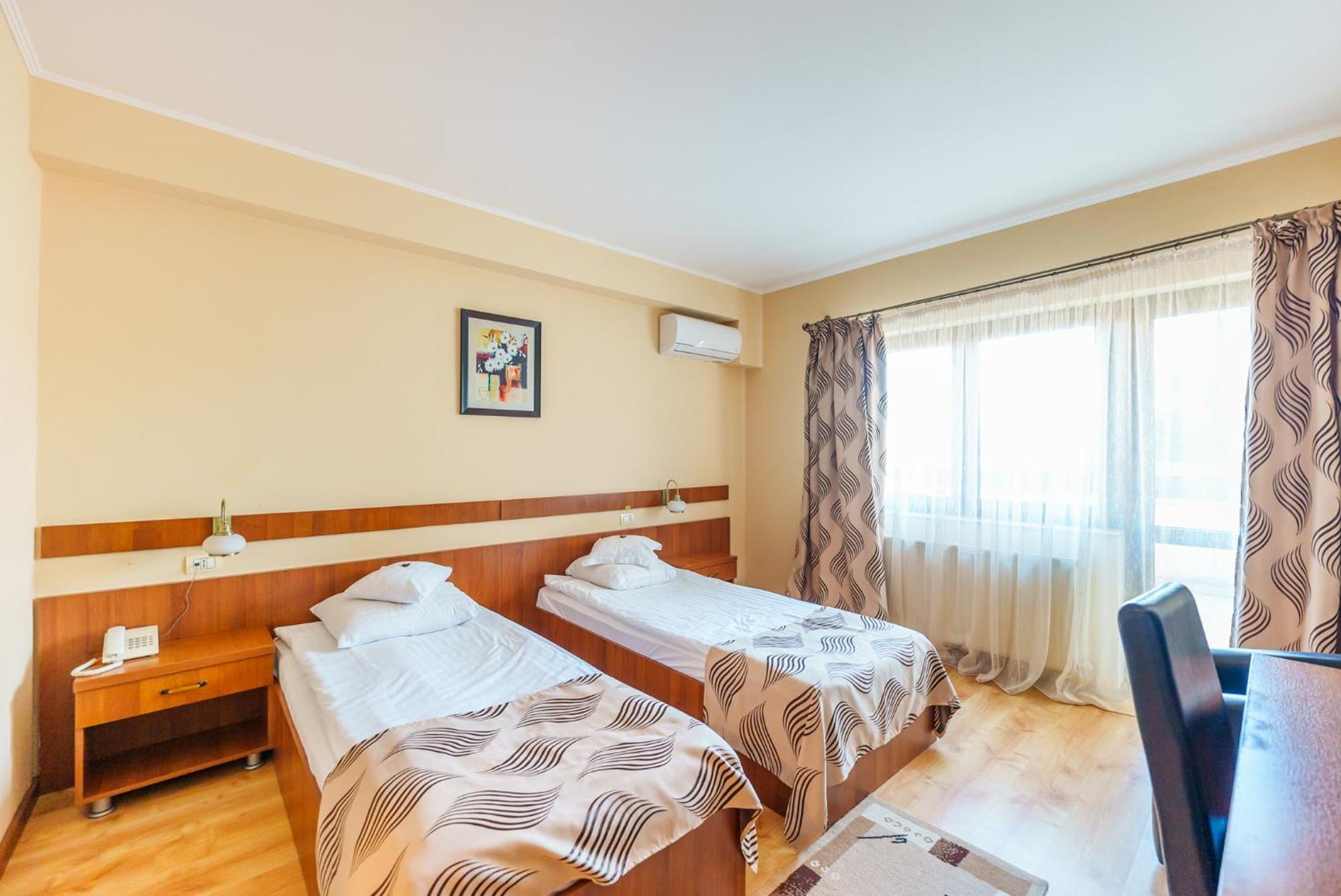 Hotel Crisana アラド エクステリア 写真