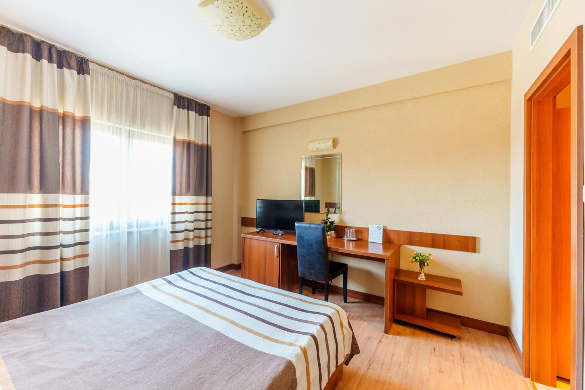 Hotel Crisana アラド エクステリア 写真