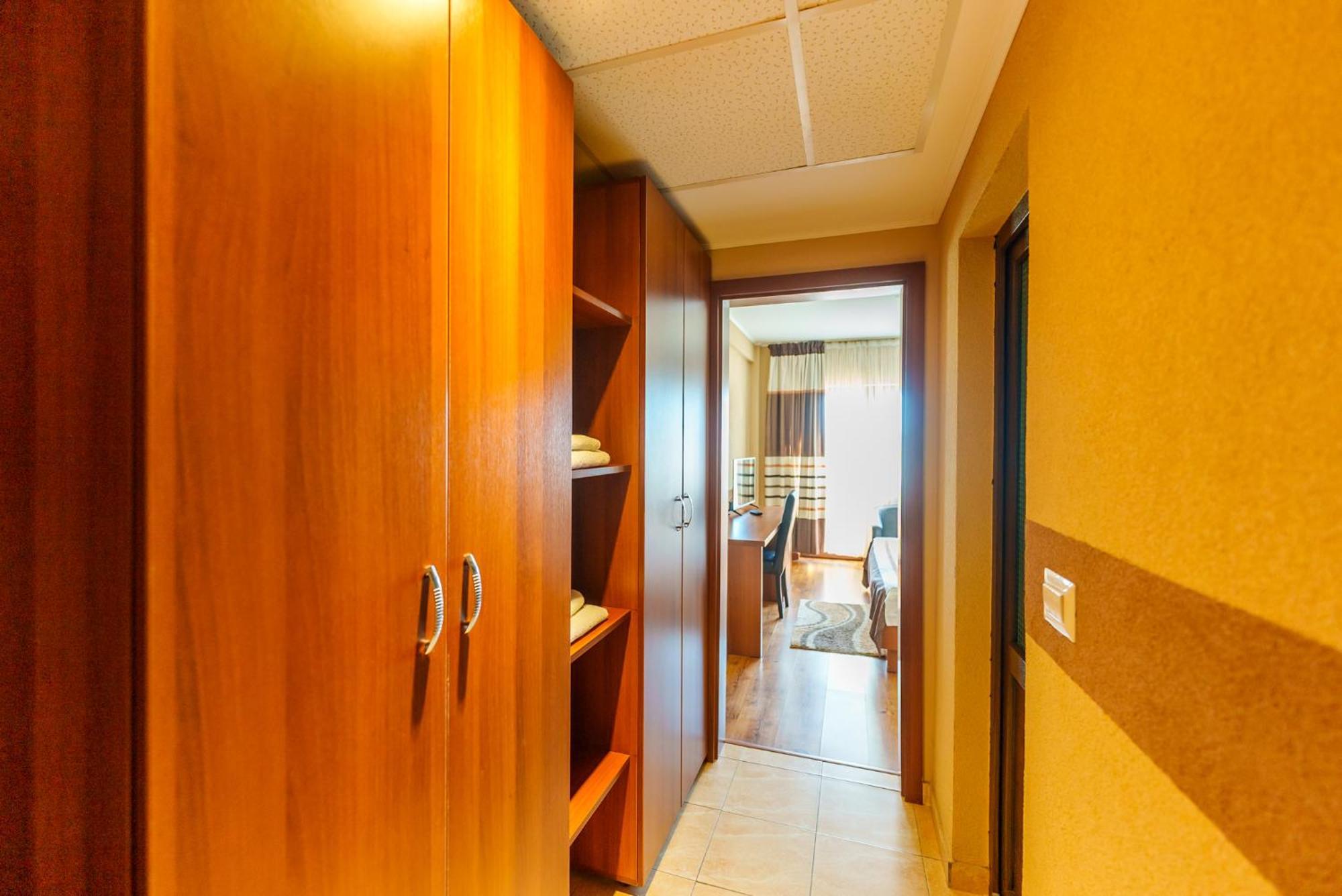 Hotel Crisana アラド エクステリア 写真
