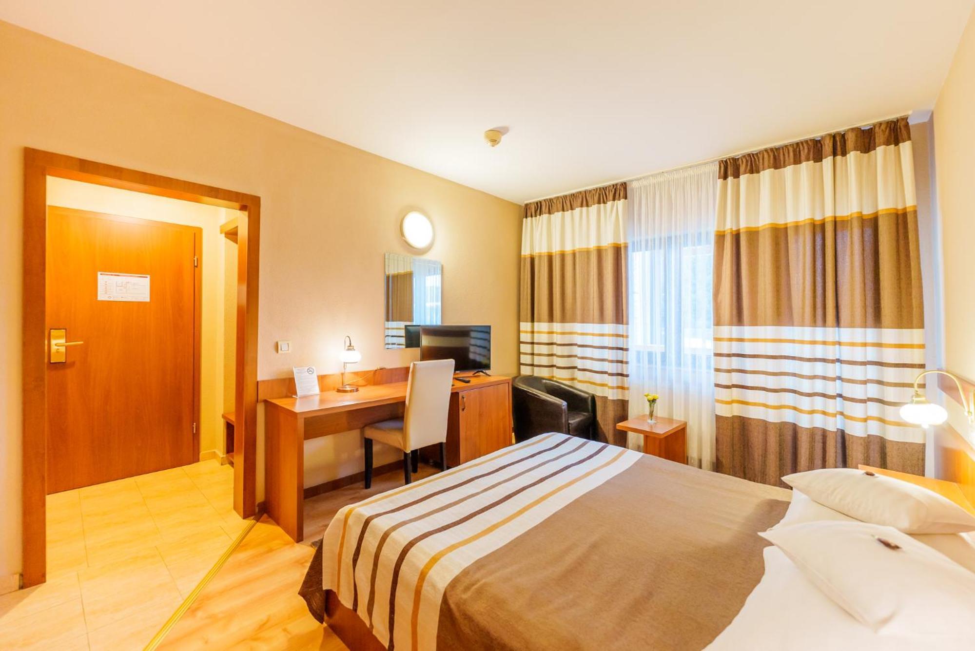 Hotel Crisana アラド エクステリア 写真