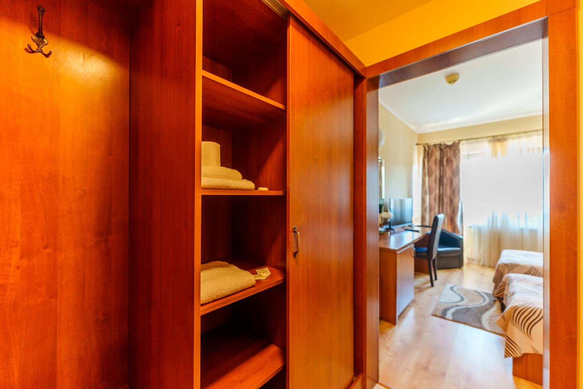 Hotel Crisana アラド エクステリア 写真