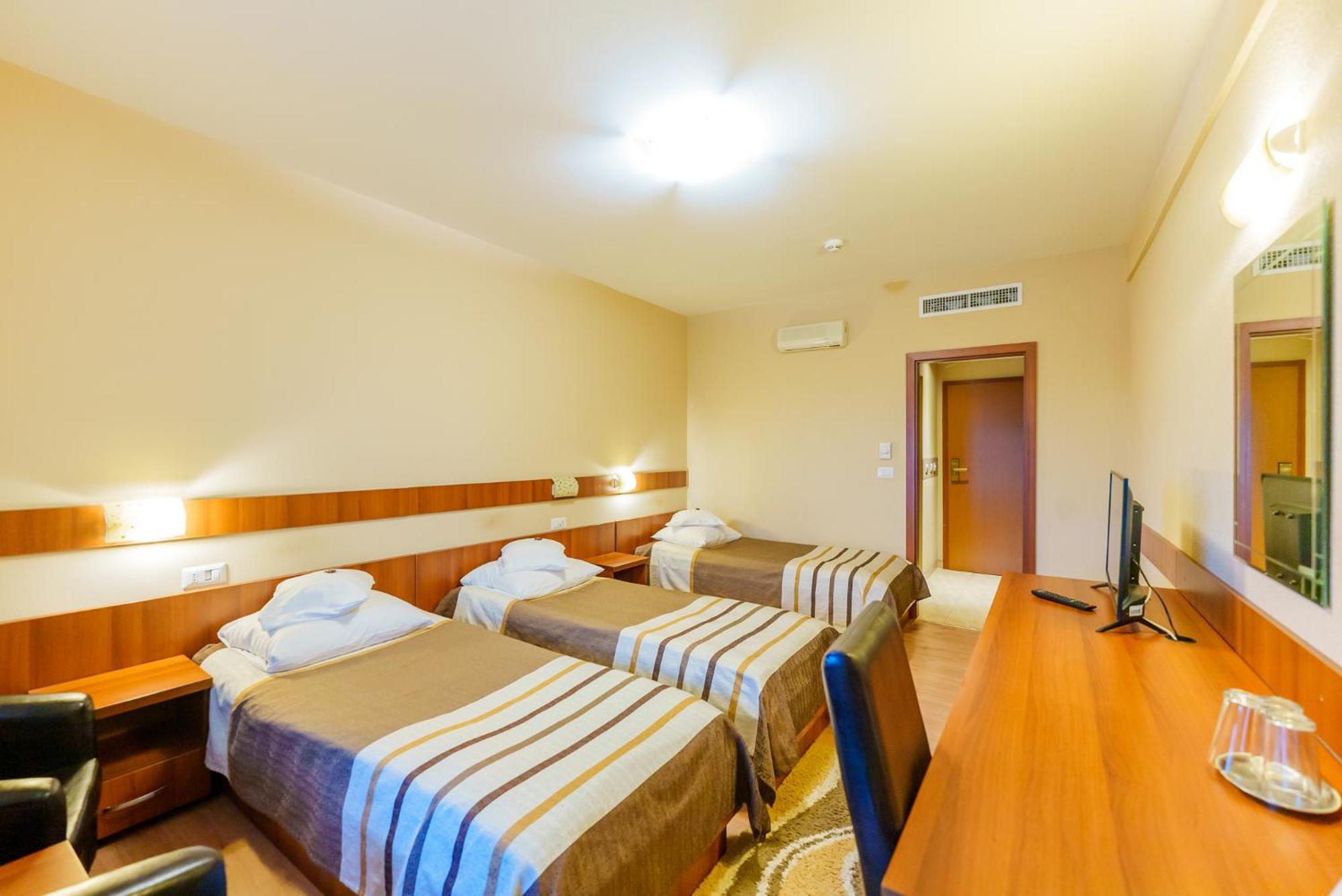Hotel Crisana アラド エクステリア 写真