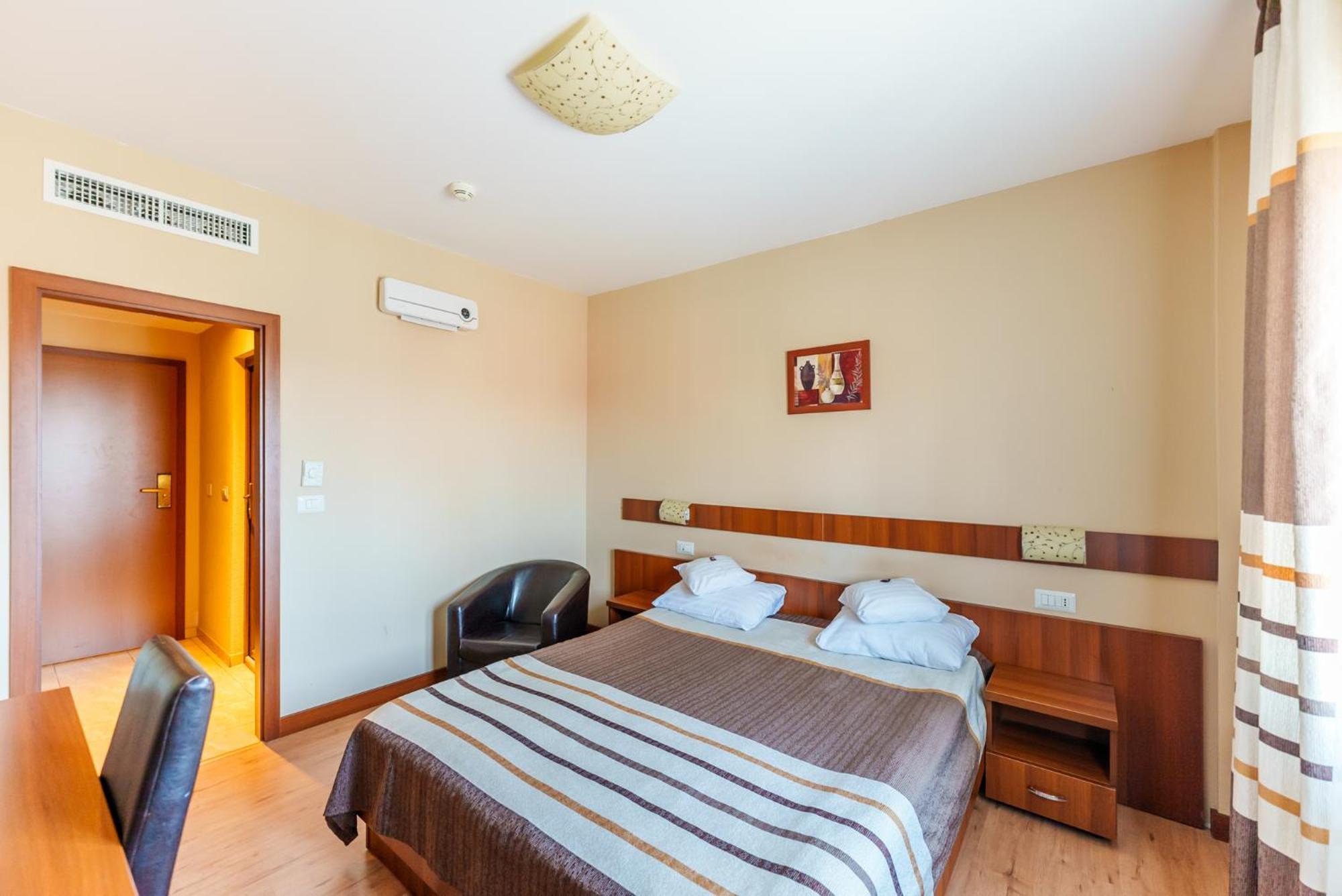 Hotel Crisana アラド エクステリア 写真