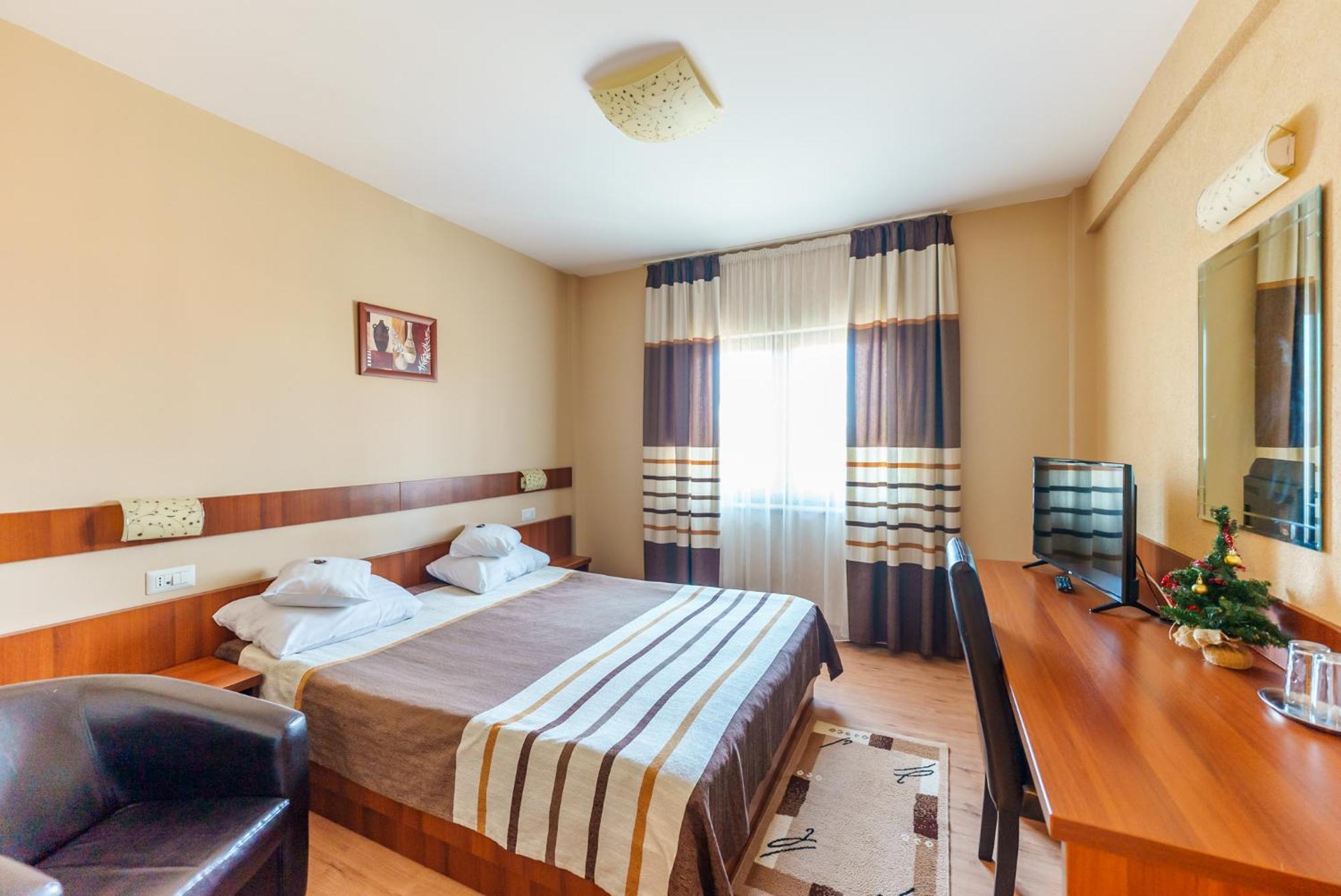 Hotel Crisana アラド エクステリア 写真