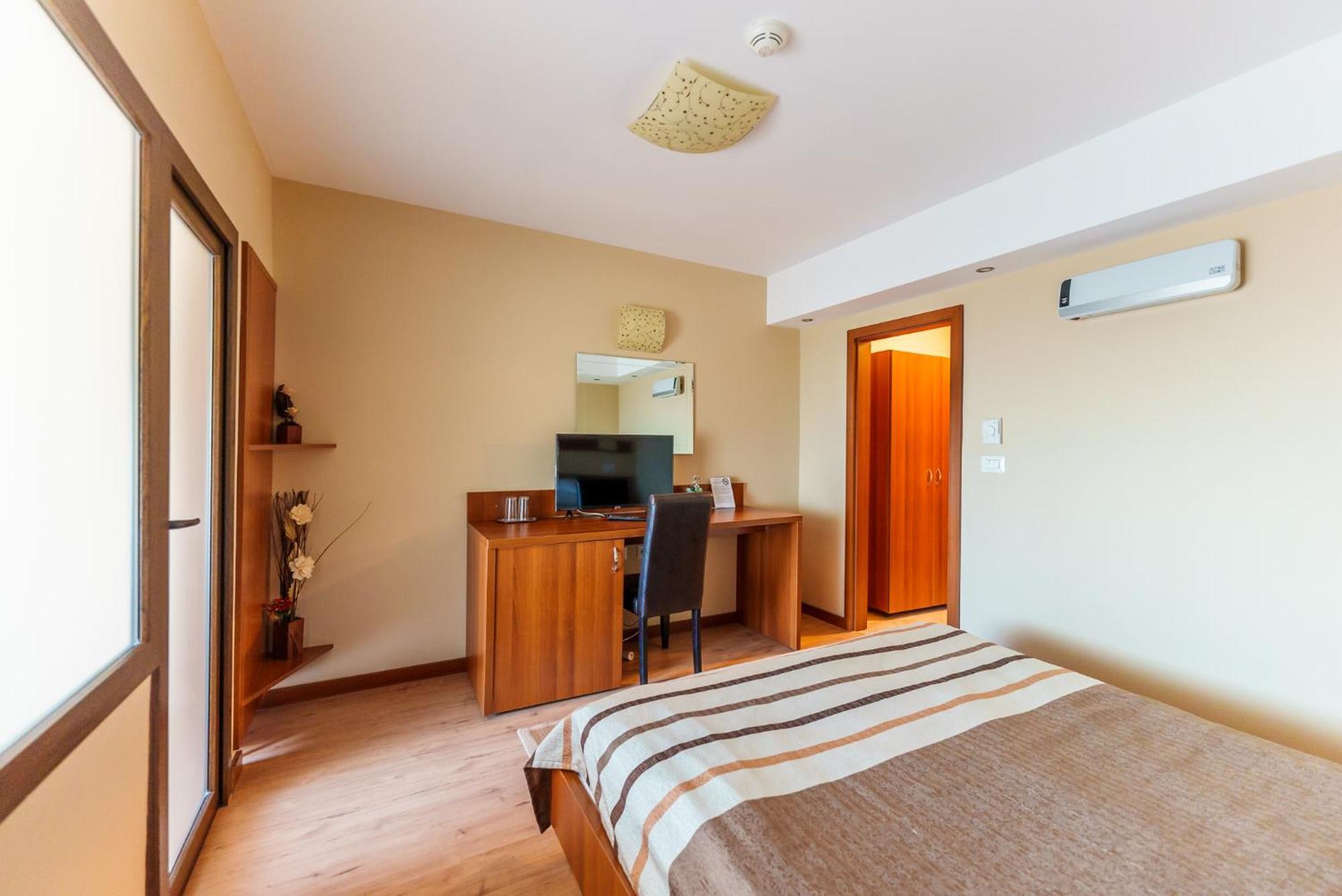 Hotel Crisana アラド エクステリア 写真