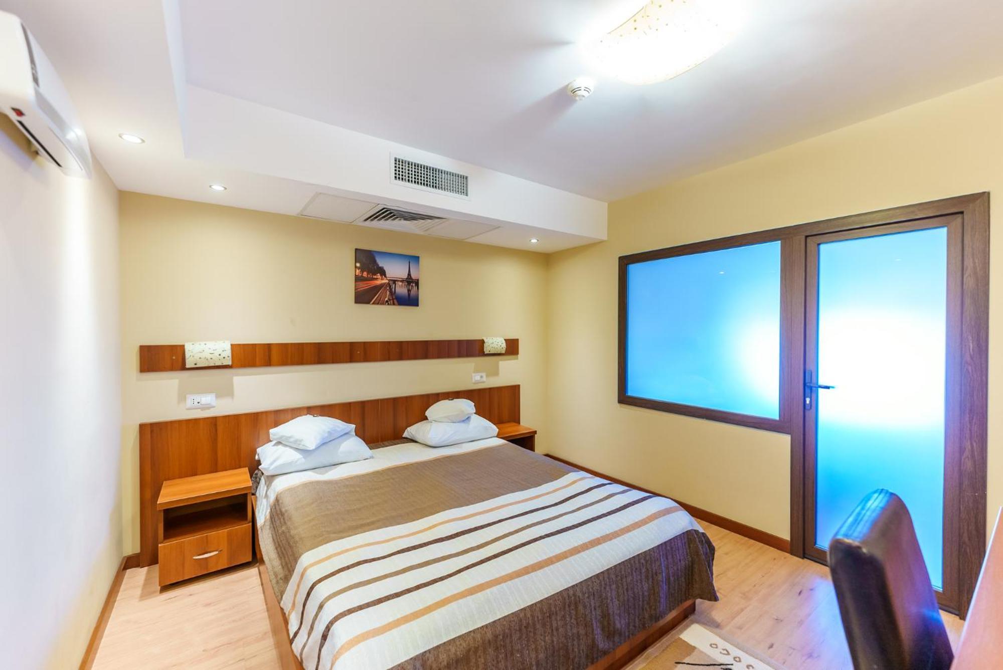 Hotel Crisana アラド エクステリア 写真